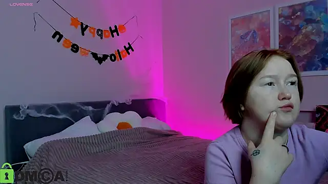 Snapshot of Sara_Robinson chatting on 11/04/25, 01:59 Sara Robinson online show from 11/04/25, 01:59