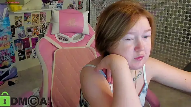 Snapshot of Sara_Robinson chatting on 11/10/25, 02:21 Sara Robinson online show from 11/10/25, 02:21