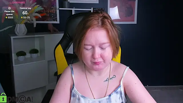 Snapshot of Sara_Robinson chatting on 11/11/25, 02:44 Sara Robinson online show from 11/11/25, 02:44