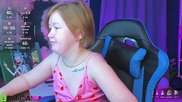 Snapshot of Sara_Robinson chatting on 11/17/25, 03:01 Sara Robinson online show from 11/17/25, 03:01