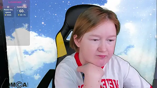 Snapshot of Sara_Robinson chatting on 11/21/25, 04:00 Sara Robinson online show from 11/21/25, 04:00