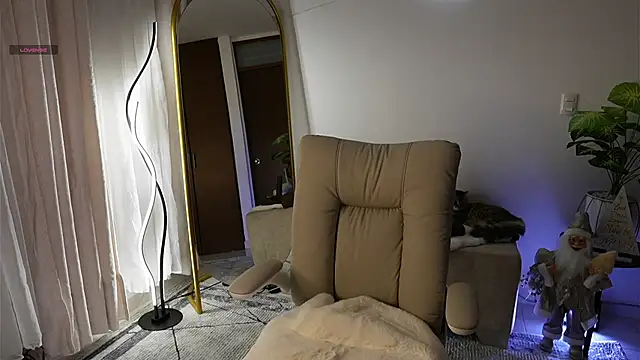 Snapshot of yourlilo24 chatting on 11/28/25, 04:26 yourlilo24 online show from 11/28/25, 04:26