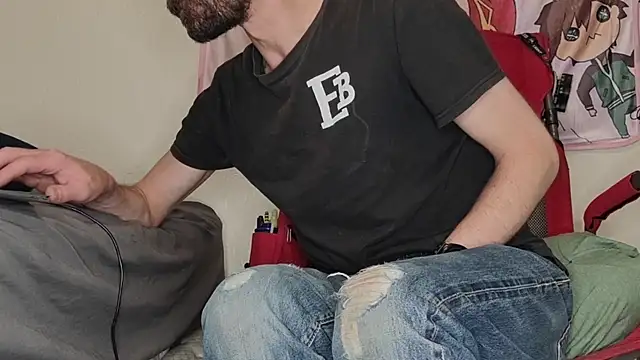 Snapshot of SlammyDjr chatting on 11/19/25, 11:43 SlammyDjr online show from 11/19/25, 11:43