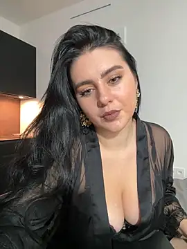 Snapshot of Evelyn___Sweet chatting on 12/17/25, 08:48 Evelyn Sweet online show from 12/17/25, 08:48