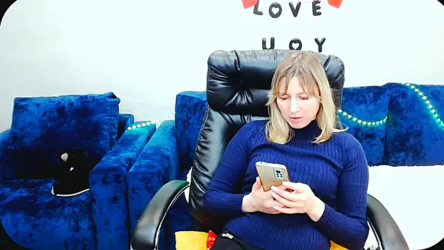 Snapshot of Incredible_Ariela chatting on 10/25/25, 10:45 Incredible Ariela online show from 10/25/25, 10:45