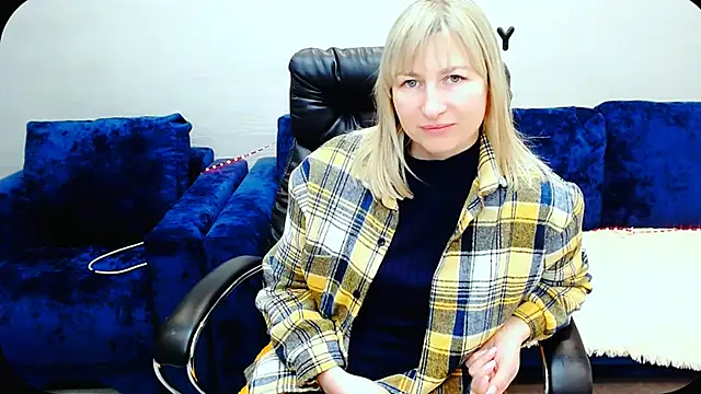 Snapshot of Incredible_Ariela chatting on 10/30/25, 01:23 Incredible Ariela online show from 10/30/25, 01:23