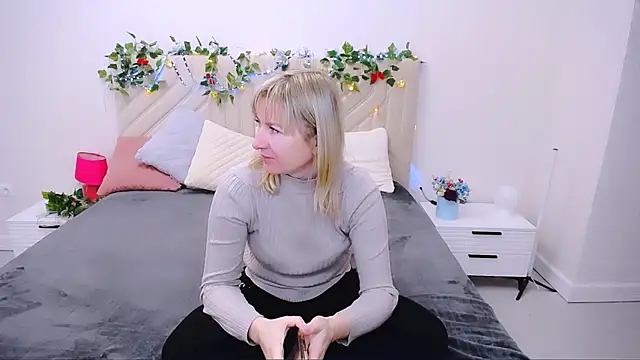 Snapshot of Incredible_Ariela chatting on 10/31/25, 11:11 Incredible Ariela online show from 10/31/25, 11:11