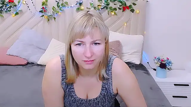 Snapshot of Incredible_Ariela chatting on 11/02/25, 05:04 Incredible Ariela online show from 11/02/25, 05:04