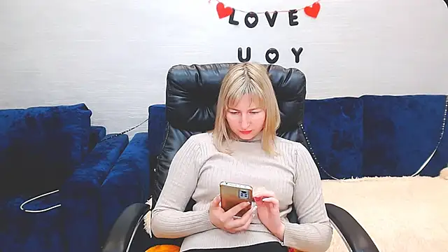 Snapshot of Incredible_Ariela chatting on 11/06/25, 10:38 Incredible Ariela online show from 11/06/25, 10:38