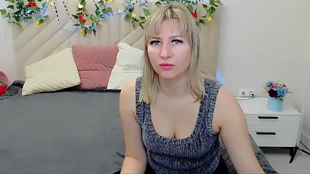 Snapshot of Incredible_Ariela chatting on 11/11/25, 12:16 Incredible Ariela online show from 11/11/25, 12:16