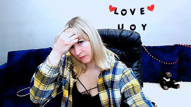 Snapshot of Incredible_Ariela chatting on 11/20/25, 08:14 Incredible Ariela online show from 11/20/25, 08:14