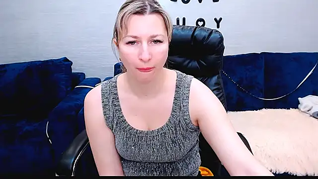 Snapshot of Incredible_Ariela chatting on 12/15/25, 09:57 Incredible Ariela online show from 12/15/25, 09:57