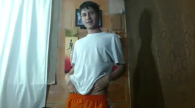 Snapshot of littlegoldenangels chatting on 01/16/25, 03:45 littlegoldenangels online show from 01/16/25, 03:45