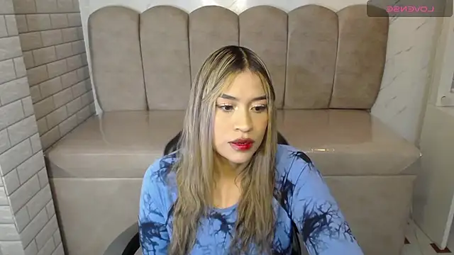 Snapshot of _Charlotte_v chatting on 02/05/26, 04:06 Charlotte v online show from 02/05/26, 04:06