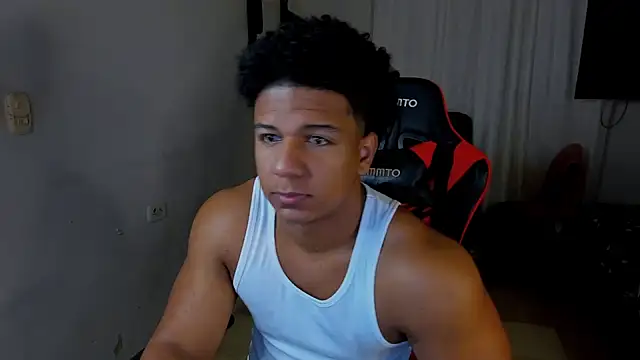 Snapshot of May_Dylan1 chatting on 10/06/25, 03:42 May Dylan1 online show from 10/06/25, 03:42