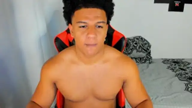 Snapshot of May_Dylan1 chatting on 11/18/25, 05:23 May Dylan1 online show from 11/18/25, 05:23