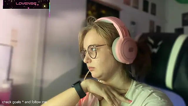 JacyWinslat online show from 10/22/25, 06:07