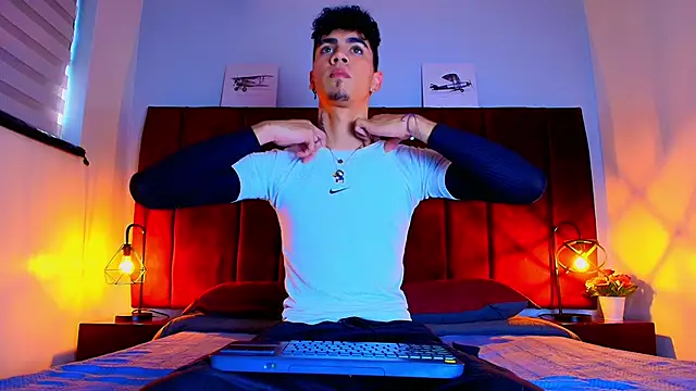 Snapshot of NeoRaptis chatting on 09/22/25, 08:22 NeoRaptis online show from 09/22/25, 08:22