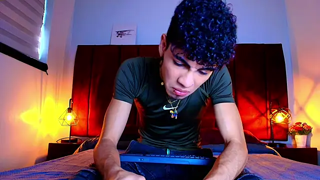 Snapshot of NeoRaptis chatting on 09/23/25, 08:12 NeoRaptis online show from 09/23/25, 08:12