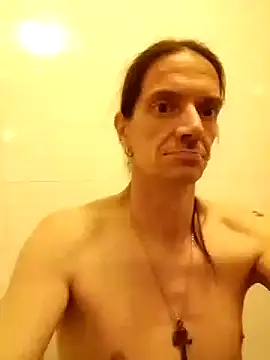 Snapshot of Sunking13cm chatting on 09/08/25, 09:14 Sunking13cm online show from 09/08/25, 09:14