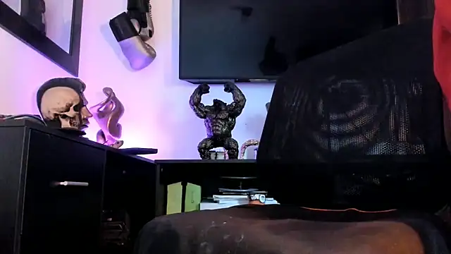 Snapshot of _Heracles1 chatting on 10/20/25, 02:06  Heracles1 online show from 10/20/25, 02:06