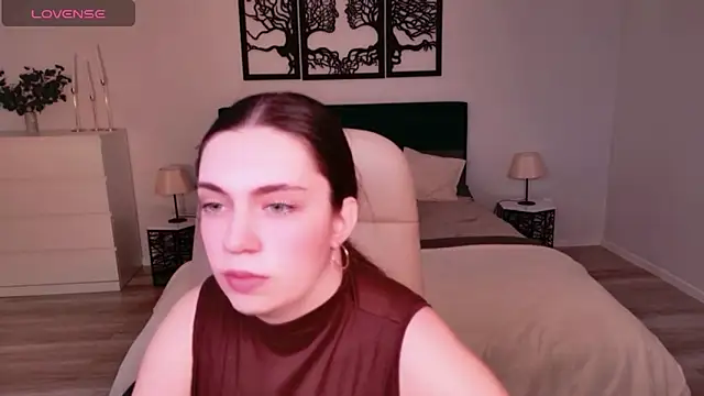 Snapshot of DaniellaLovely chatting on 12/16/25, 10:42 DaniellaLovely online show from 12/16/25, 10:42