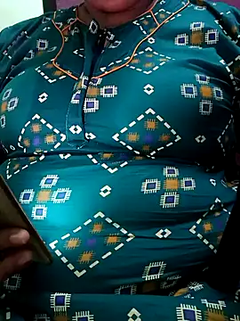 Snapshot of kavinila20 chatting on 10/06/25, 04:37 kavinila20 online show from 10/06/25, 04:37