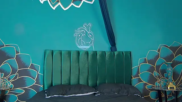zoee moretti online show from 12/28/24, 03:37