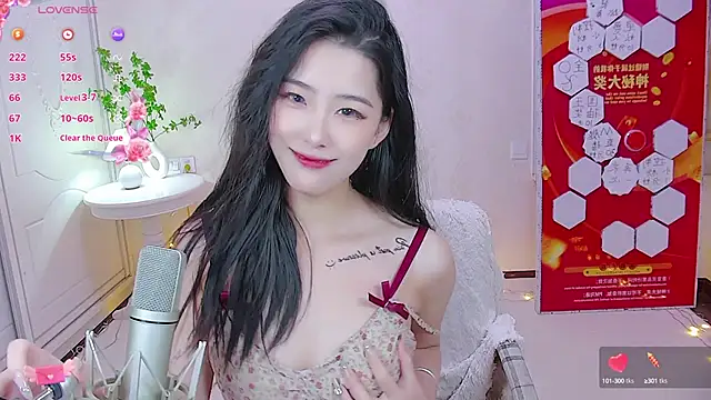 Snapshot of LuckyStarYou chatting on 12/28/24, 08:25 LuckyStarYou online show from 12/28/24, 08:25