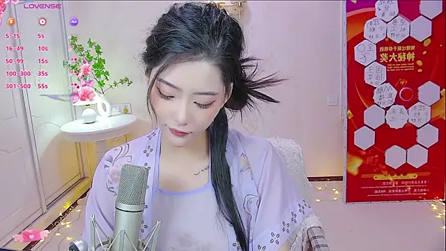 Snapshot of LuckyStarYou chatting on 01/10/25, 10:39 LuckyStarYou online show from 01/10/25, 10:39