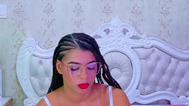 TiaraRosse online show from 12/15/25, 04:11