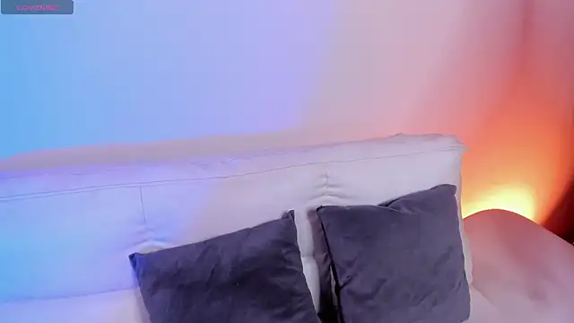 Rebeca Williams  online show from 11/18/25, 02:54