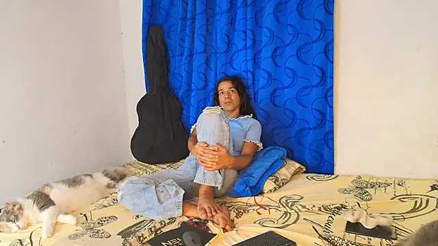 Snapshot of Oh_Tique chatting on 11/26/25, 03:18 Oh Tique online show from 11/26/25, 03:18