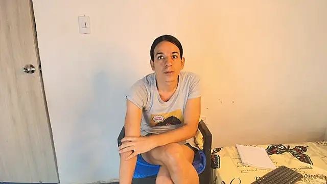 Snapshot of Oh_Tique chatting on 11/27/25, 03:25 Oh Tique online show from 11/27/25, 03:25