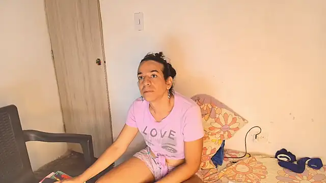 Snapshot of Oh_Tique chatting on 12/03/25, 02:37 Oh Tique online show from 12/03/25, 02:37