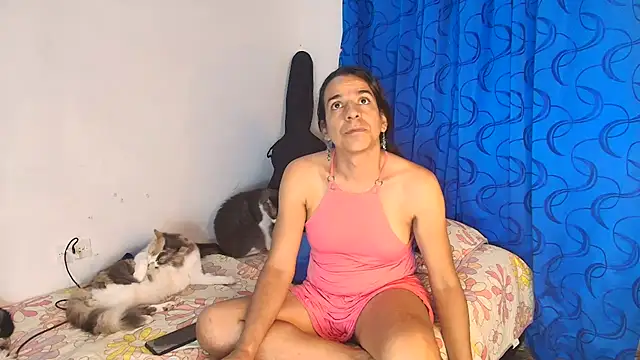 Snapshot of Oh_Tique chatting on 12/04/25, 02:43 Oh Tique online show from 12/04/25, 02:43