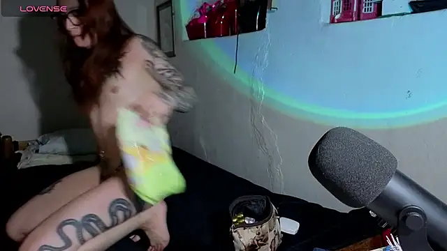kittenlizz online show from 05/17/26, 06:59