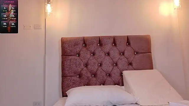 aashley jones online show from 11/10/25, 08:19