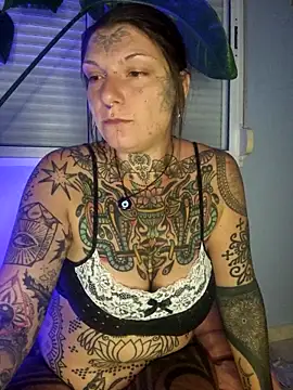 lizzardqueeen online show from 10/14/25, 12:22