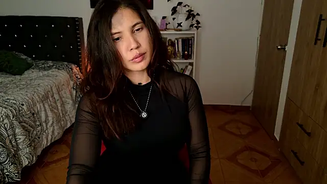 Snapshot of Sigrid- chatting on 02/25/26, 01:04 Sigrid- online show from 02/25/26, 01:04