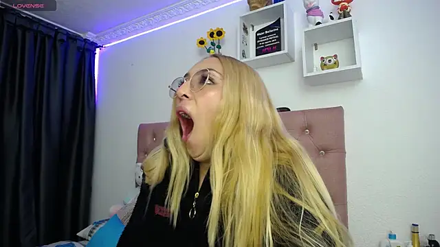 Soffy-brooks online show from 10/13/25, 05:07