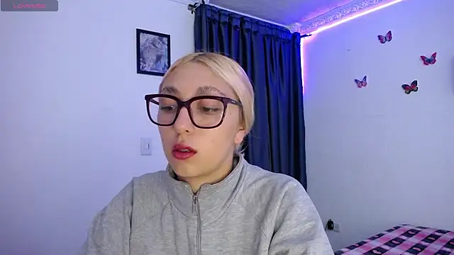 Snapshot of Soffy-brooks chatting on 04/28/26, 04:17 Soffy-brooks online show from 04/28/26, 04:17