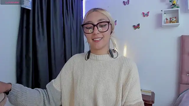 Snapshot of Soffy-brooks chatting on 05/16/26, 10:36 Soffy-brooks online show from 05/16/26, 10:36