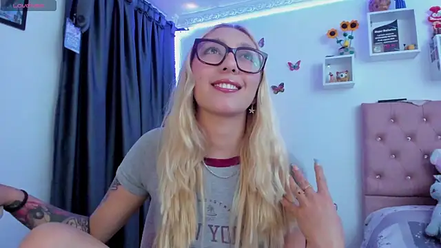 Snapshot of Soffy-brooks chatting on 05/19/26, 03:46 Soffy-brooks online show from 05/19/26, 03:46