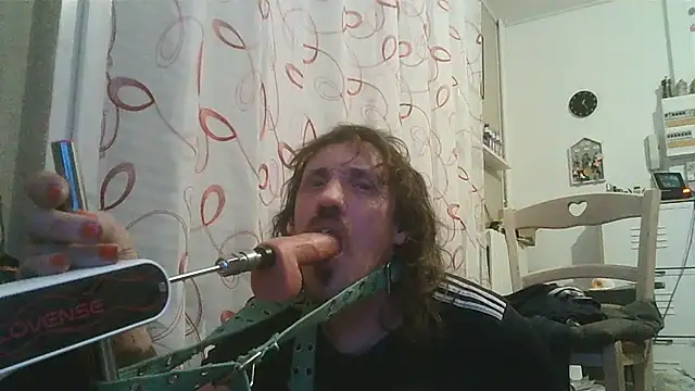 cyril020202 online show from 12/15/25, 11:31