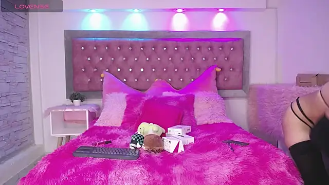 EmmaWilder online show from 12/09/24, 08:33