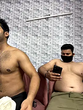 Snapshot of John_desihunk chatting on 10/19/25, 04:40 John desihunk online show from 10/19/25, 04:40