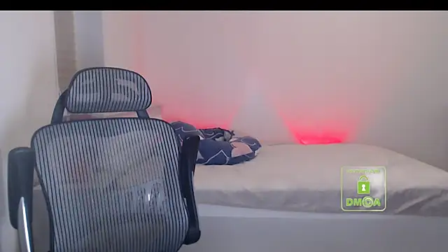 cute and hot online show from 11/19/25, 03:45