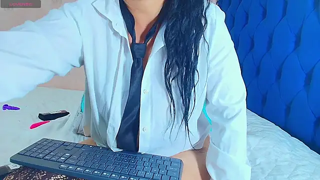 hotlatinateacher online show from 02/18/25, 01:54