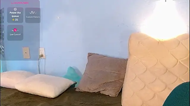 venus swet  online show from 09/15/25, 03:01